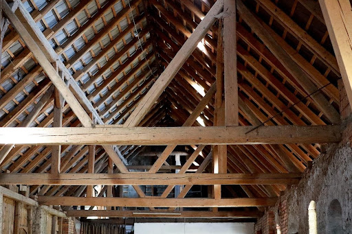 kelebihan dan kekurangan atap kayu vs atap baja ringan